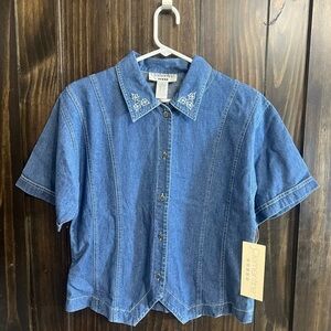 NWT- Vintage Denim Cropped Button-Up Embroidered Clementine Shirt-Size: Small
